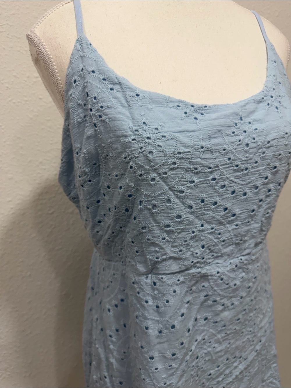 LULUS Eyelet Lace Mini Dress EUC - Picture 4 of 10
